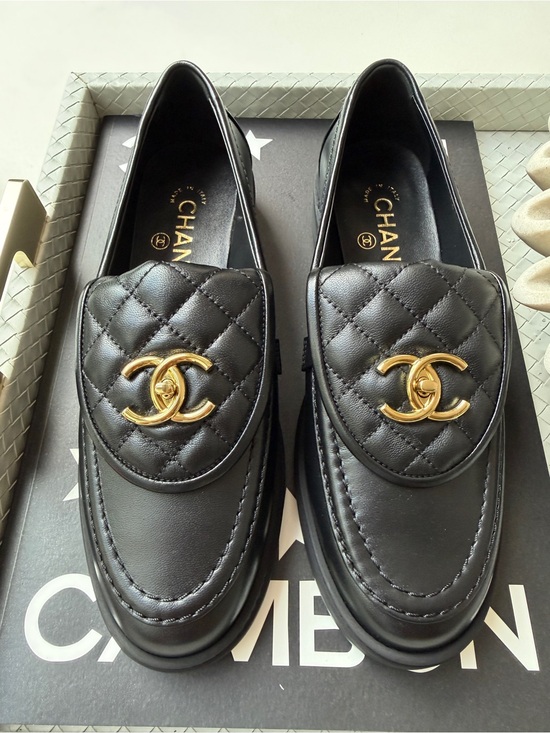 CHANEL Shoes - CHANEL BLACK LEATHER LOAFERS MOCCASINS OXFORD GOLD CC TURNLOCK LOGO 38/39